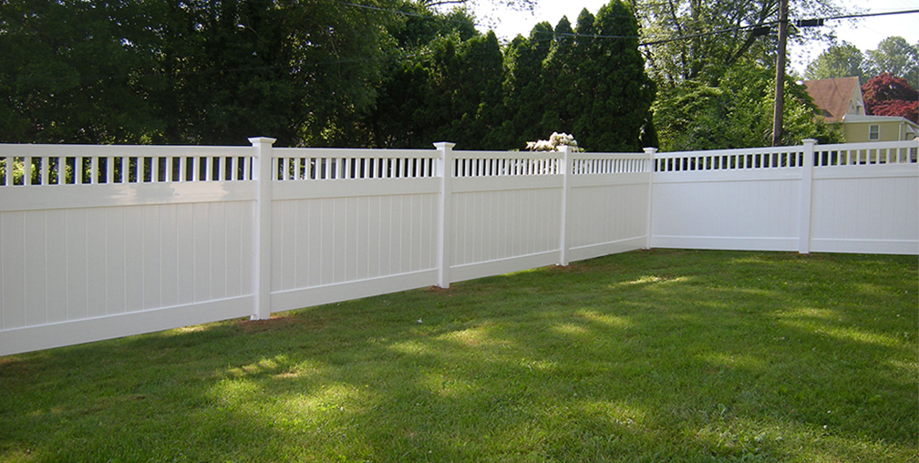 Best Vinyl Privacy Fence for Barking Dogs