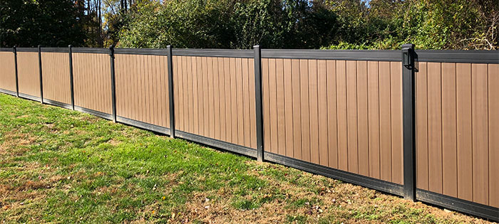 Aluminum vinyl privacy fence