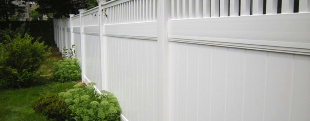 White vinyl fence idea