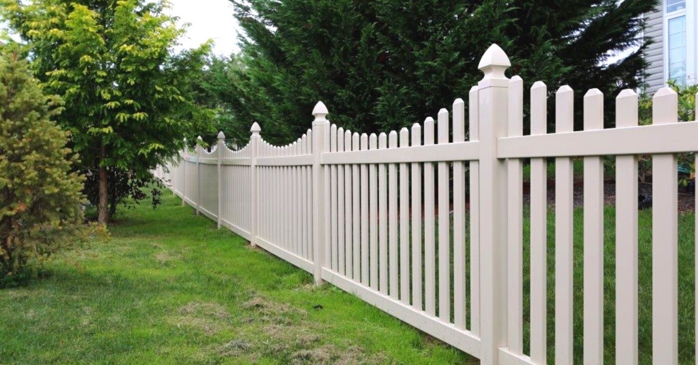 Vinyl curved top fence in backyard