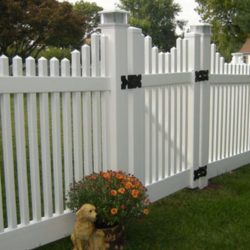 white vinyl modern fence with gate