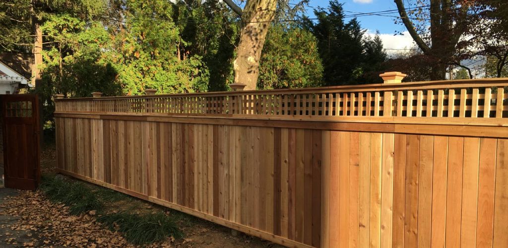 Beautiful wood stained fence with lattice top built by best fence company