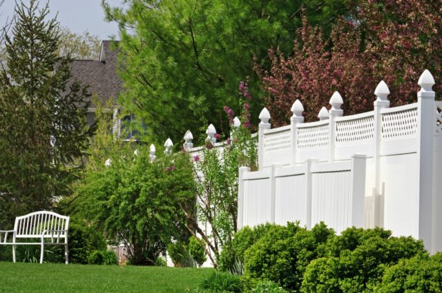 White Vinyl Fence: Why Homeowners Opt For This Timeless Look