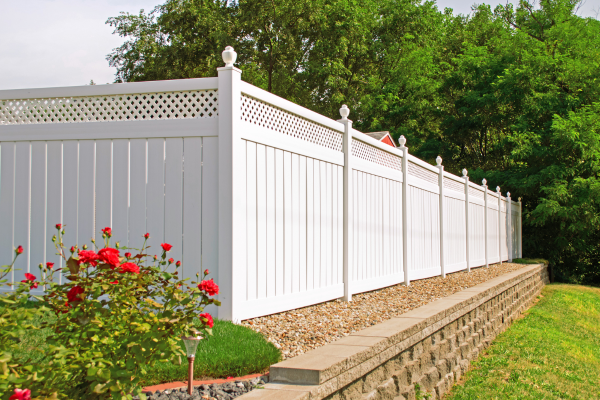 is composite fencing more expensive than vinyl