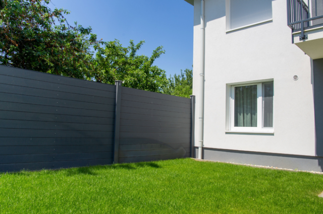 Aluminum Privacy Fence Benefits for Homes and Businesses